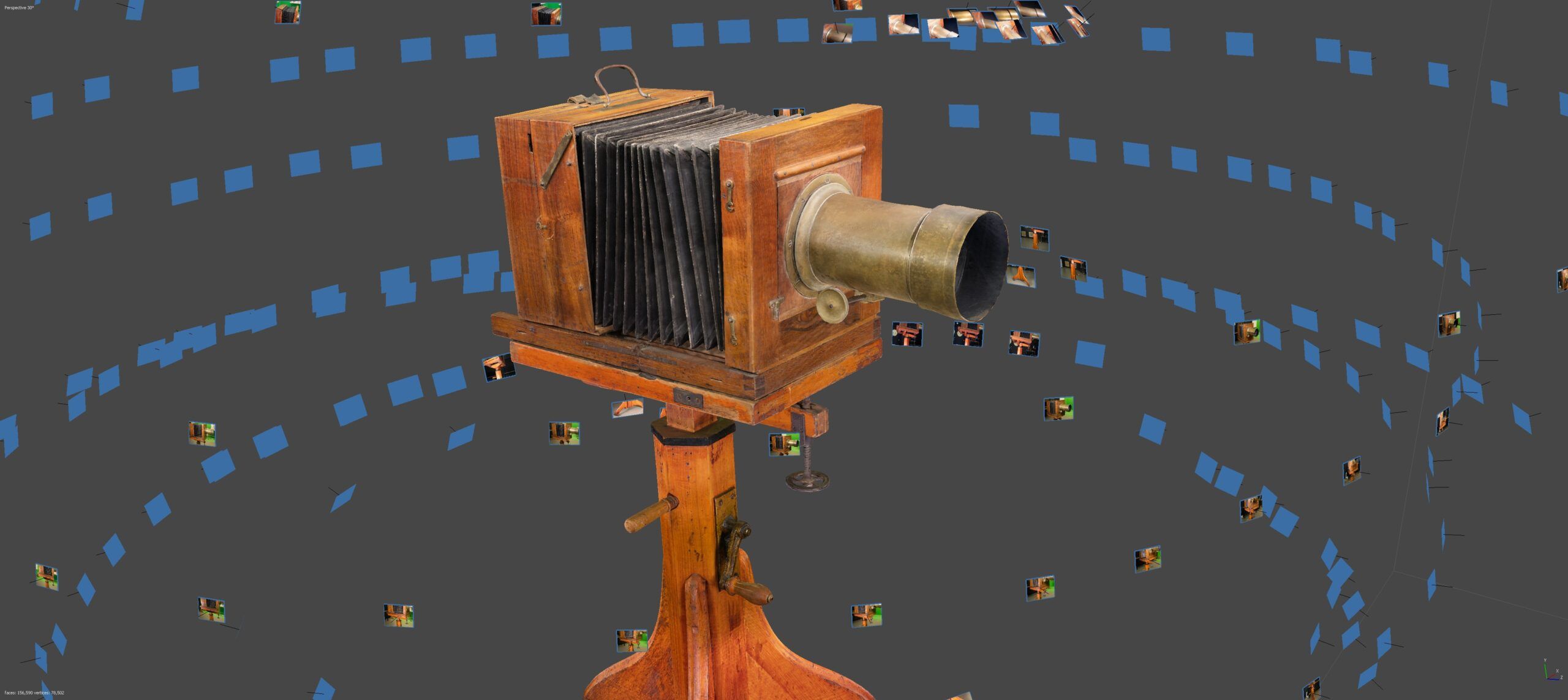 Making off de la digitalització 3D d'una càmera fotogràfica de taller (ca. 1860-1880) de la marca austríaca Voigtländer & John. Museu del Cinema, col·lecció Tomàs Mallol.